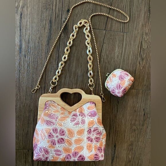 Free Coin Purse With Handmade Genuine Leather Floral Embossed Wooden Frame Bag - Picture 12 of 16